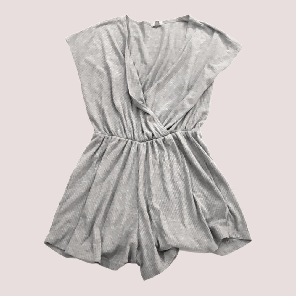 URBAN OUTFITTERS Ecote Gray Retro Ribbed Shorts Romper Playsuit EUC